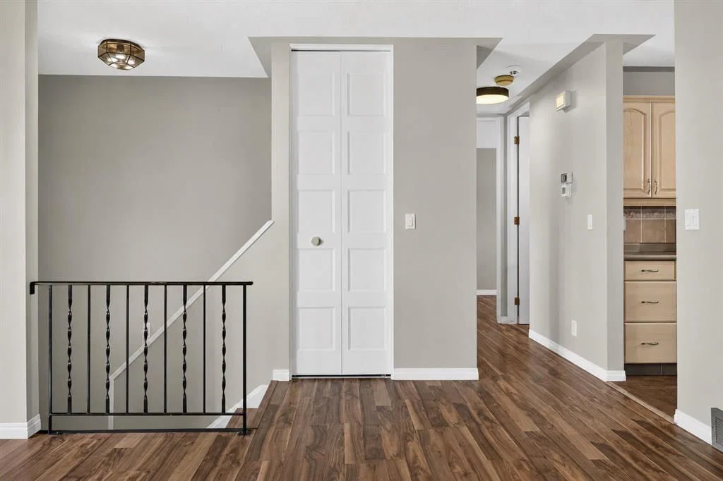 440 Ogden Drive SE, Calgary — photo 5 of 33
