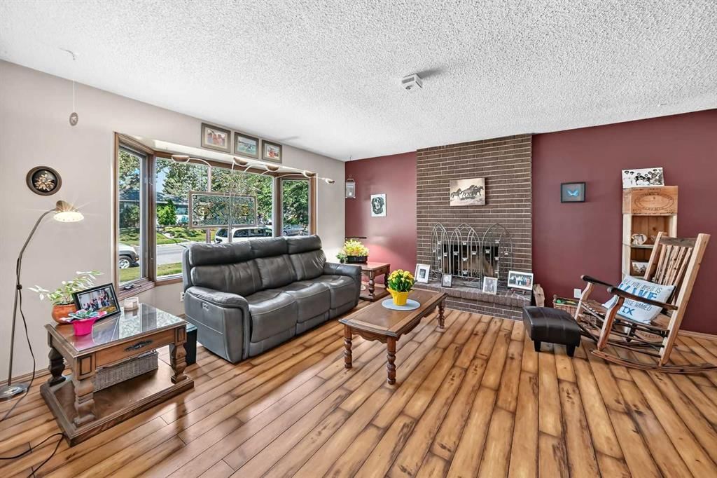 6432 Rundlehorn Drive NE, Calgary — photo 3 of 36