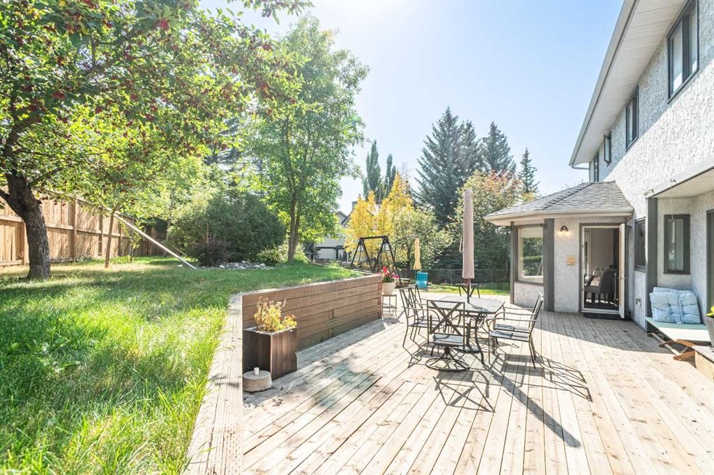 307 Woodhaven Bay SW, Calgary — photo 3 of 50
