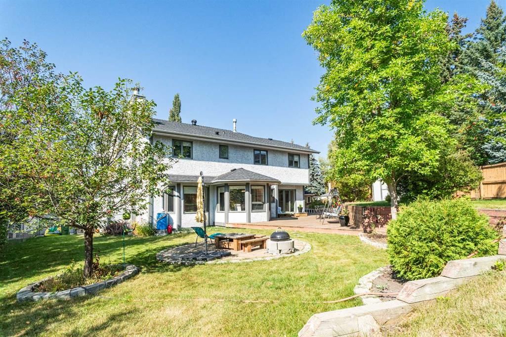 307 Woodhaven Bay SW, Calgary — photo 4 of 50