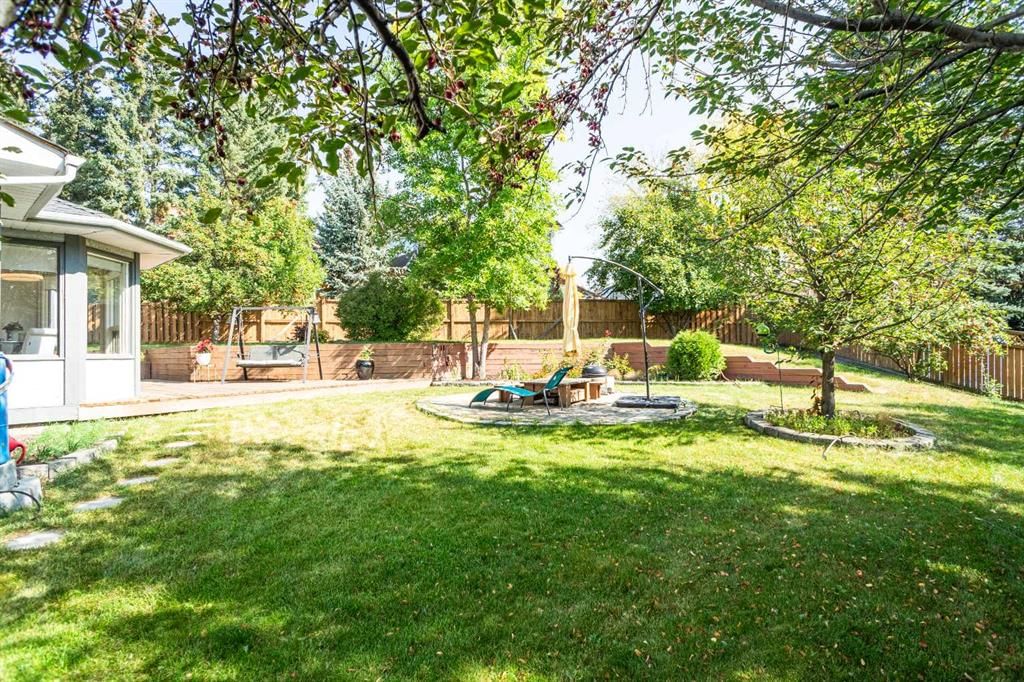 307 Woodhaven Bay SW, Calgary — photo 5 of 50