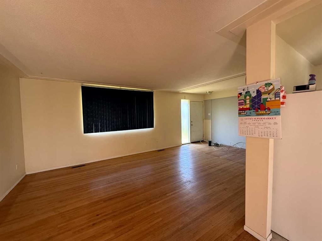 4504 Greenview Drive NE, Calgary — photo 3 of 14