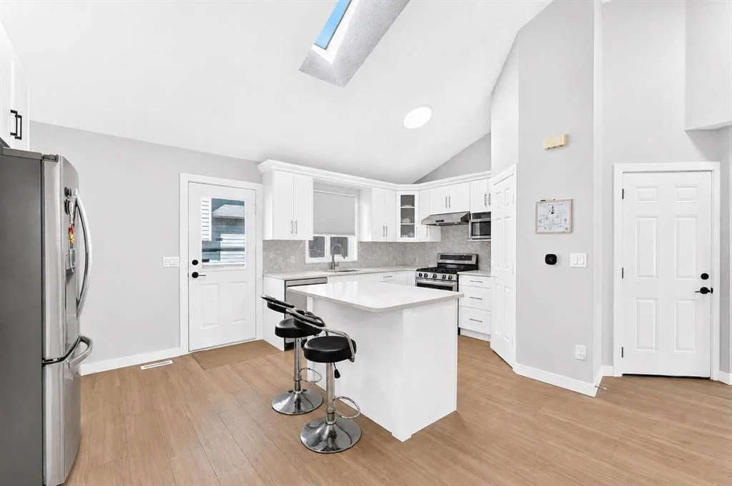 315 Appleglen Place SE, Calgary — photo 2 of 27