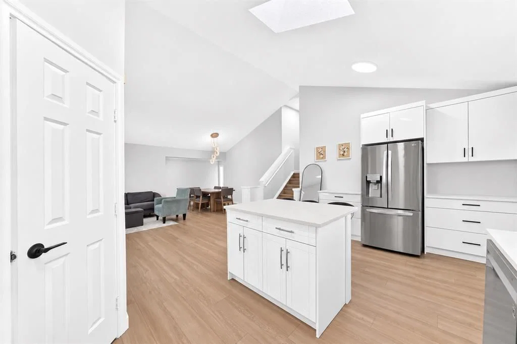 315 Appleglen Place SE, Calgary — photo 4 of 27