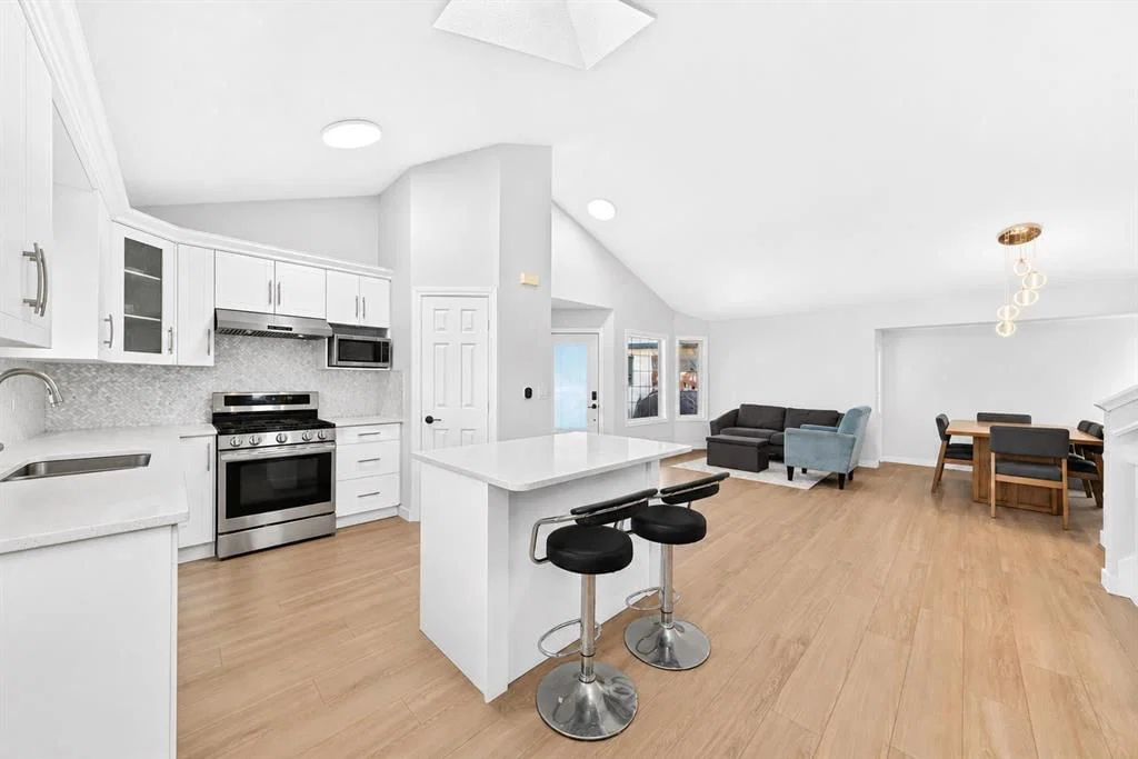 315 Appleglen Place SE, Calgary — photo 5 of 27