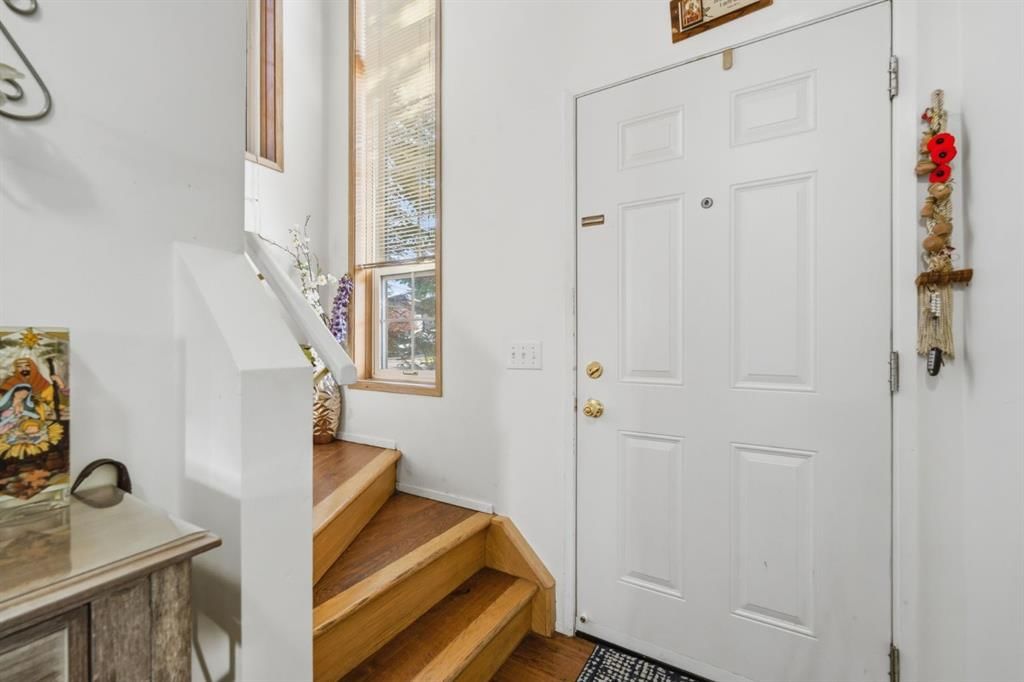 240 Shawinigan Drive SW, Calgary — photo 3 of 32