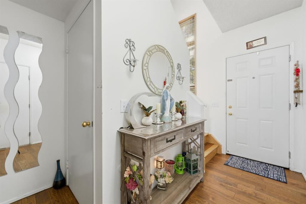 240 Shawinigan Drive SW, Calgary — photo 4 of 32