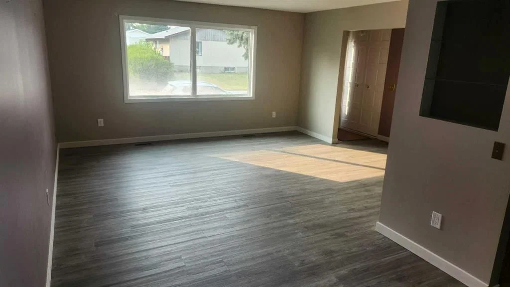 6736 Malvern Road NE, Calgary — photo 2 of 27