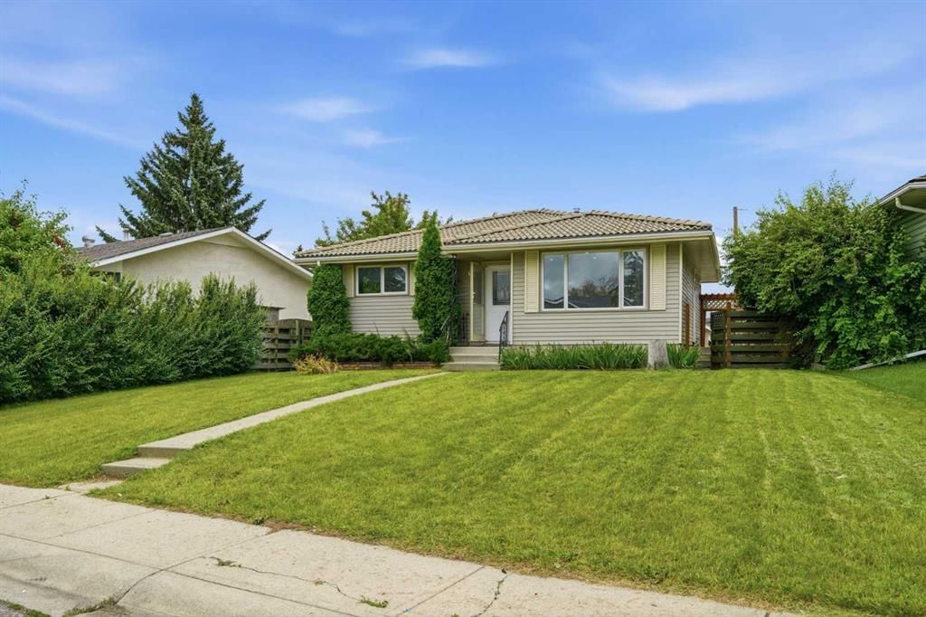 52 Penedo Place SE, Calgary — photo 2 of 24