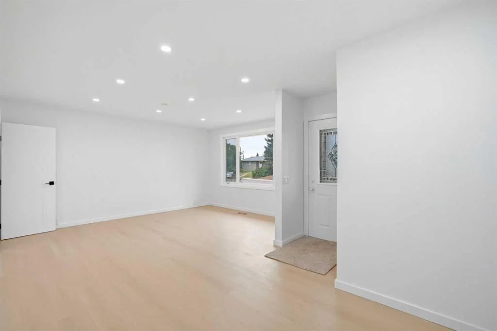 52 Penedo Place SE, Calgary — photo 3 of 24
