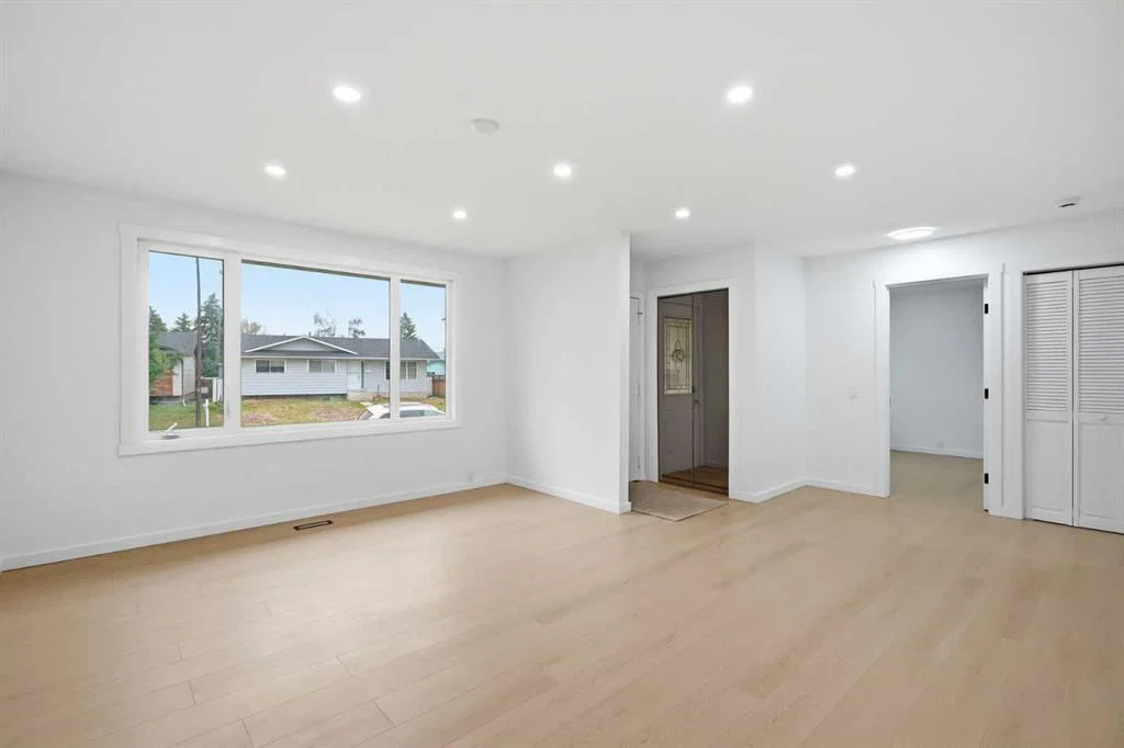 52 Penedo Place SE, Calgary — photo 4 of 24