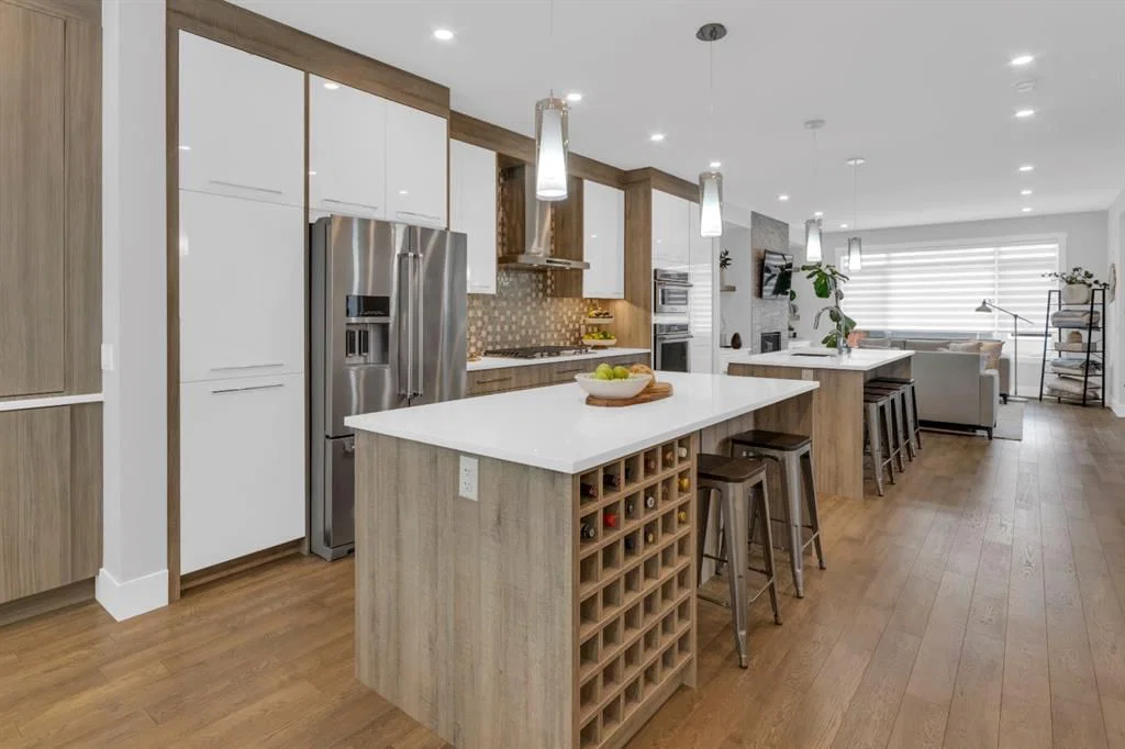 1412 41 Street SW, Calgary — photo 4 of 37
