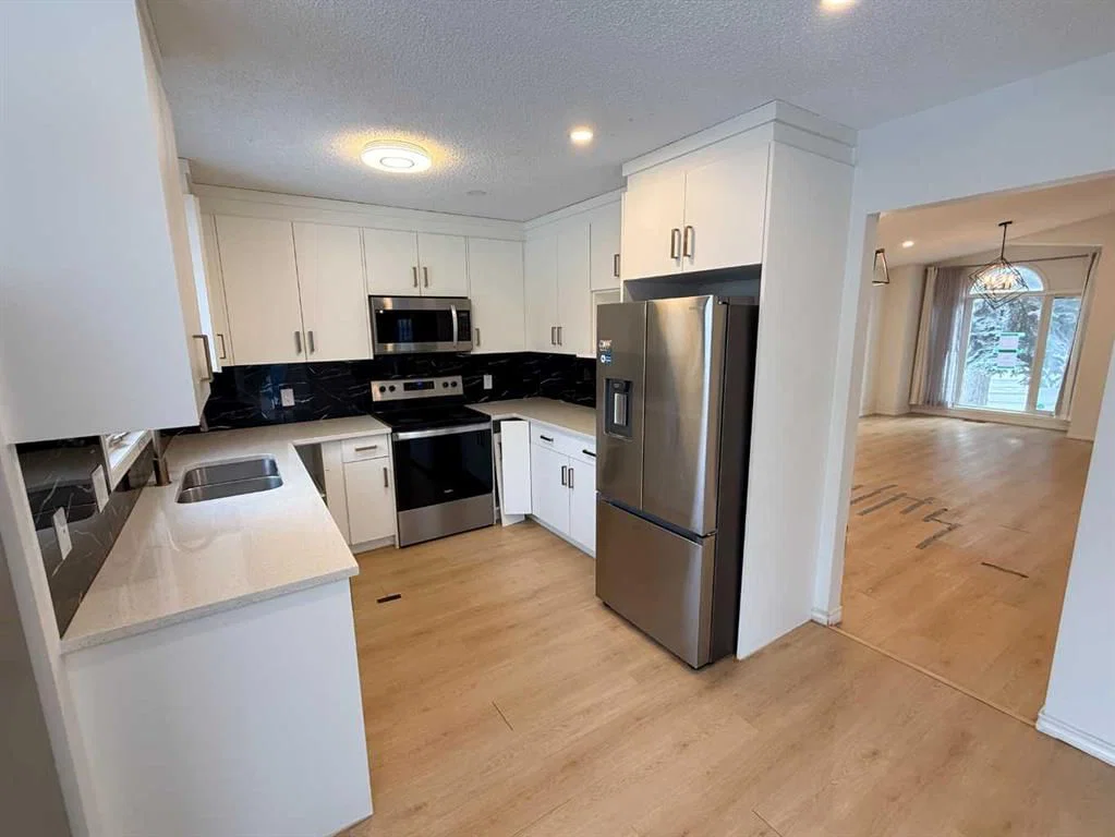 651 Macewan Drive NW, Calgary — photo 2 of 17