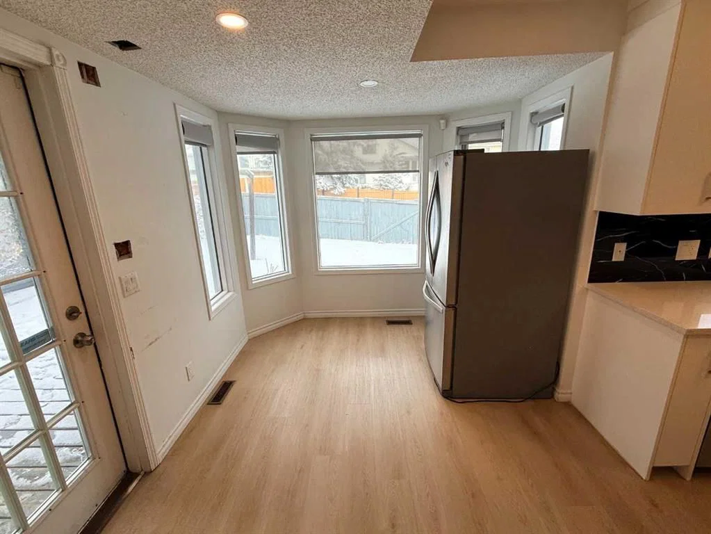 651 Macewan Drive NW, Calgary — photo 4 of 17