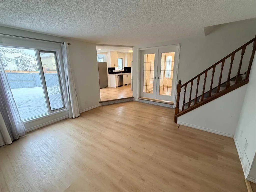 651 Macewan Drive NW, Calgary — photo 5 of 17