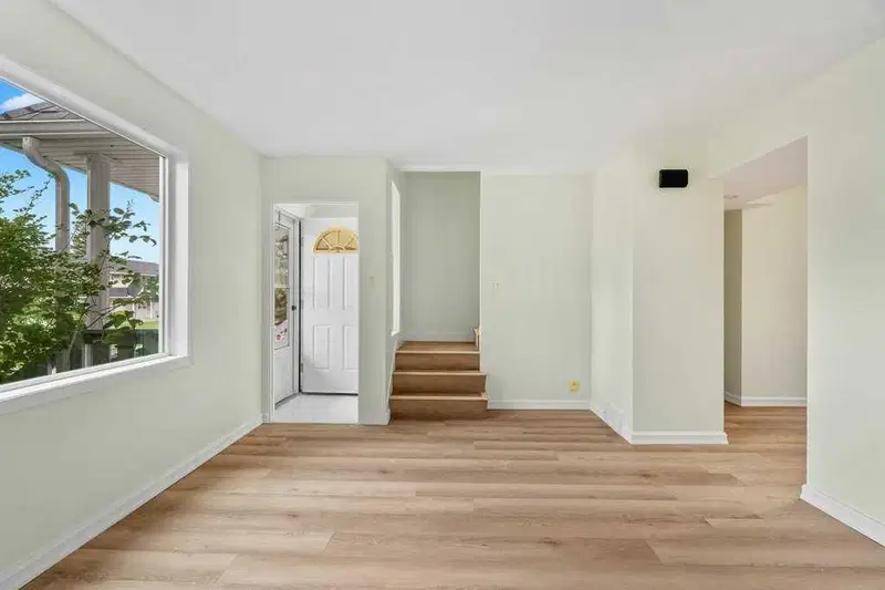 639 Merrill Drive NE, Calgary — photo 3 of 43