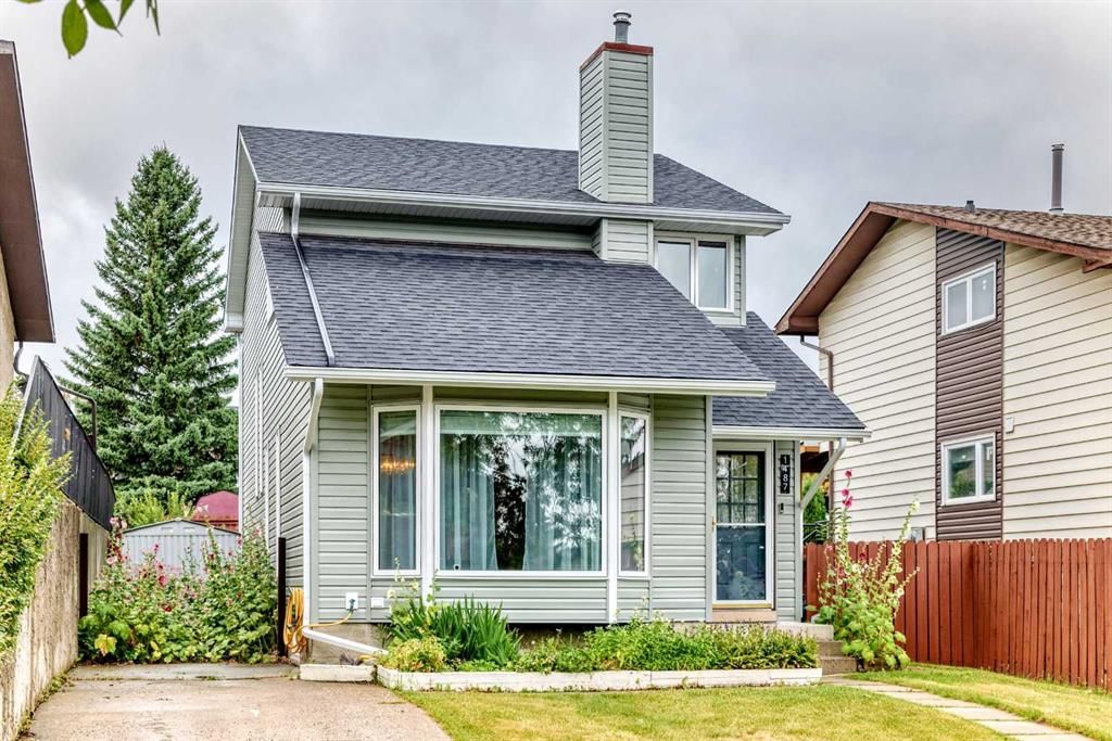 1487 Berkley Drive NW, Calgary — photo 2 of 44