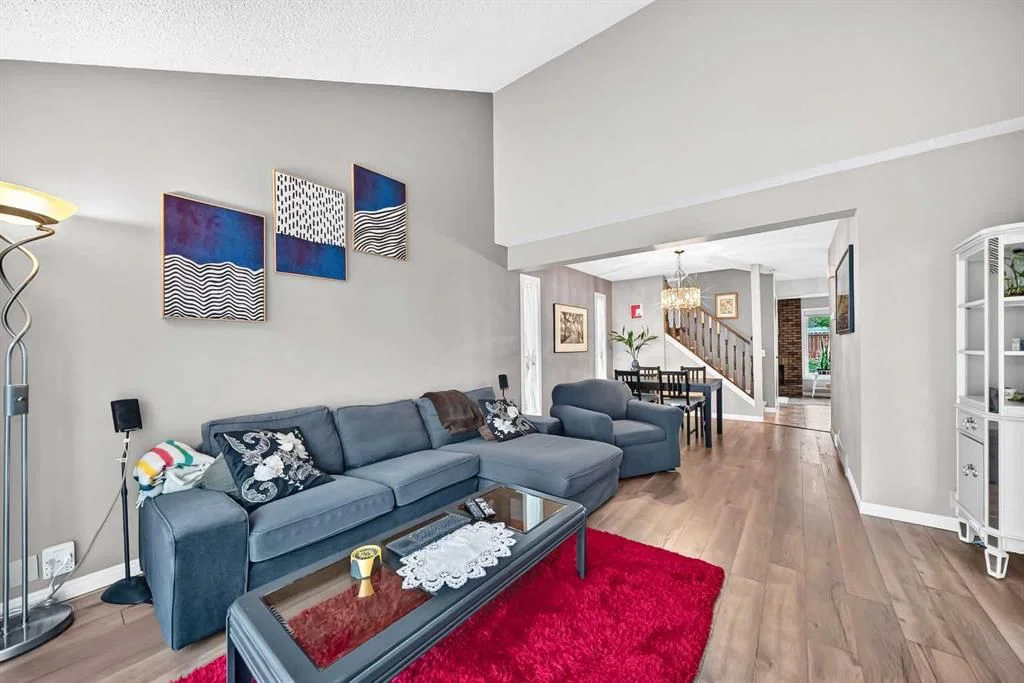 1487 Berkley Drive NW, Calgary — photo 5 of 44