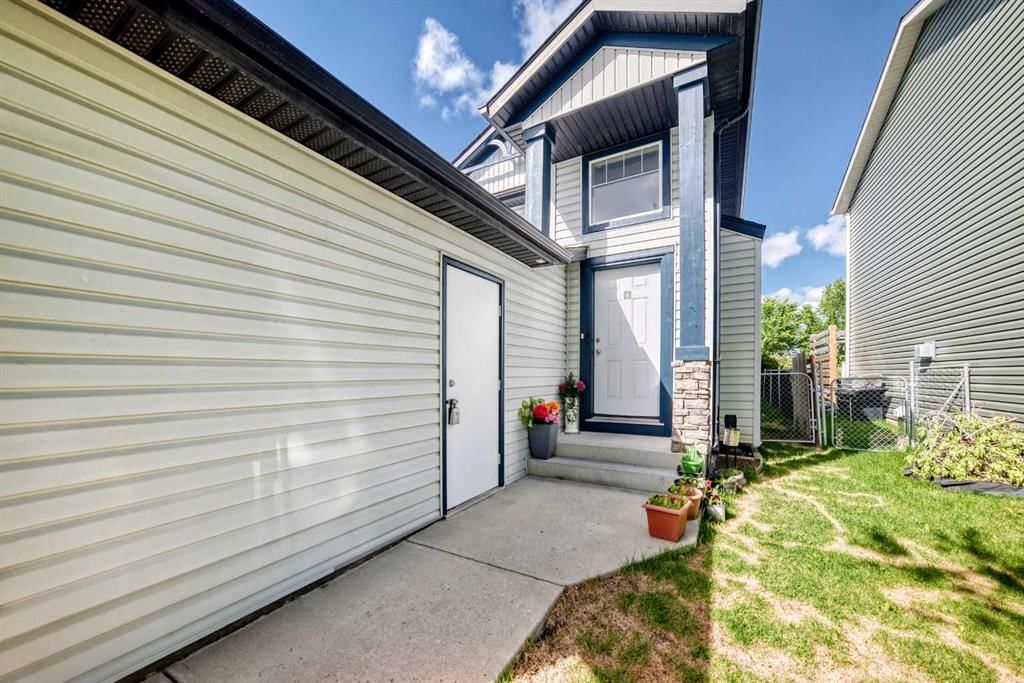 30 Covehaven View NE, Calgary — photo 2 of 46