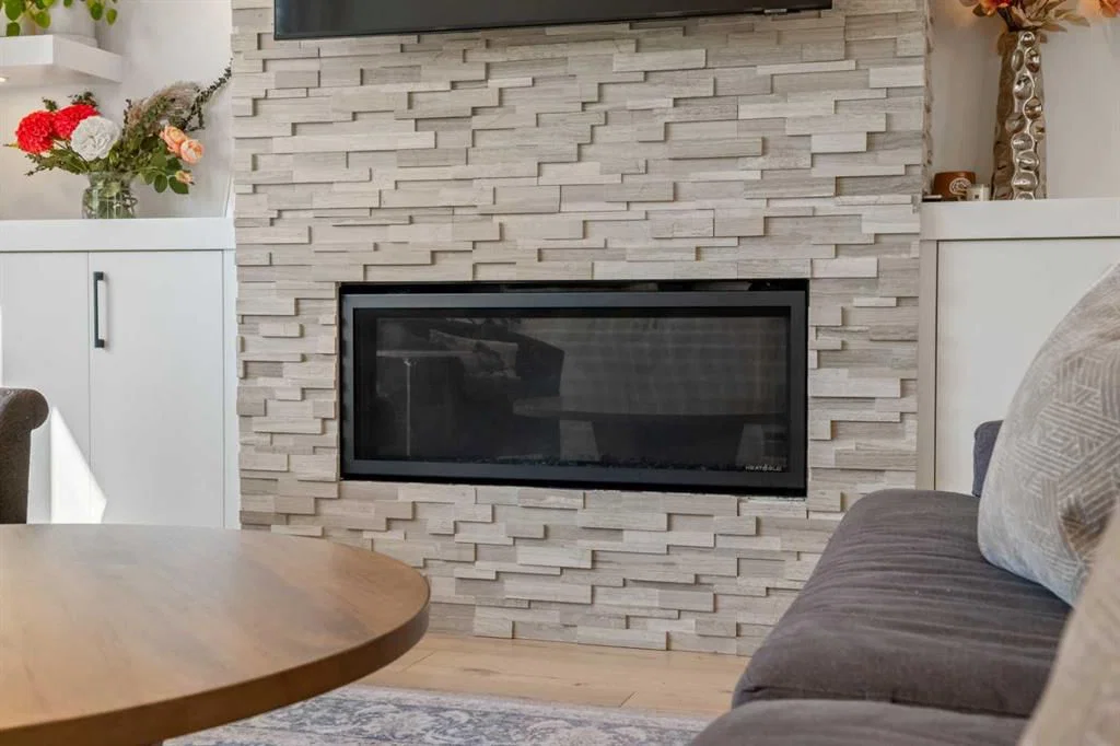 2213 25 Avenue NW, Calgary — photo 4 of 50