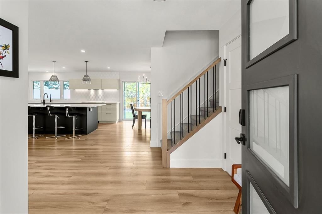 75 Woodacres Crescent SW, Calgary — photo 4 of 50