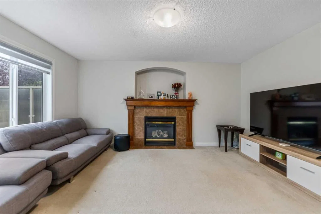 10 Evansmeade Manor NW, Calgary — photo 3 of 31