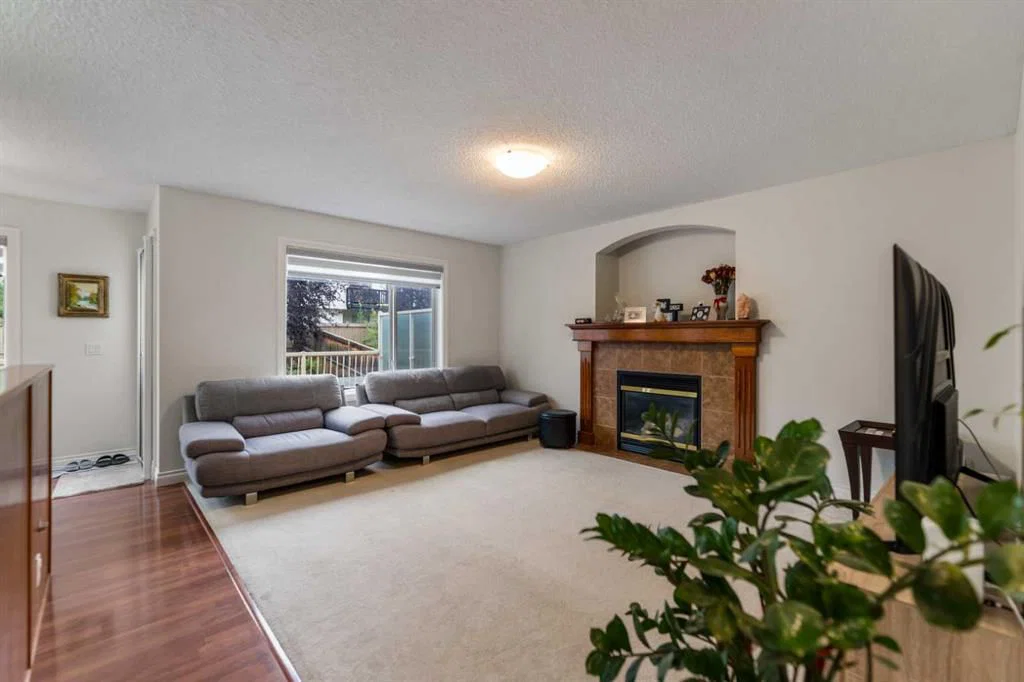 10 Evansmeade Manor NW, Calgary — photo 5 of 31