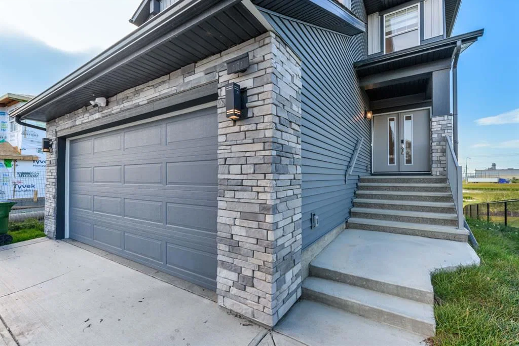 171 Corner Glen Grove NE, Calgary — photo 2 of 46