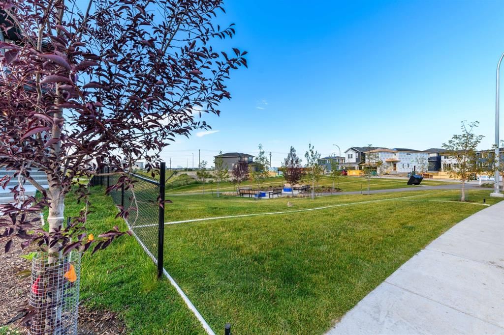171 Corner Glen Grove NE, Calgary — photo 3 of 46