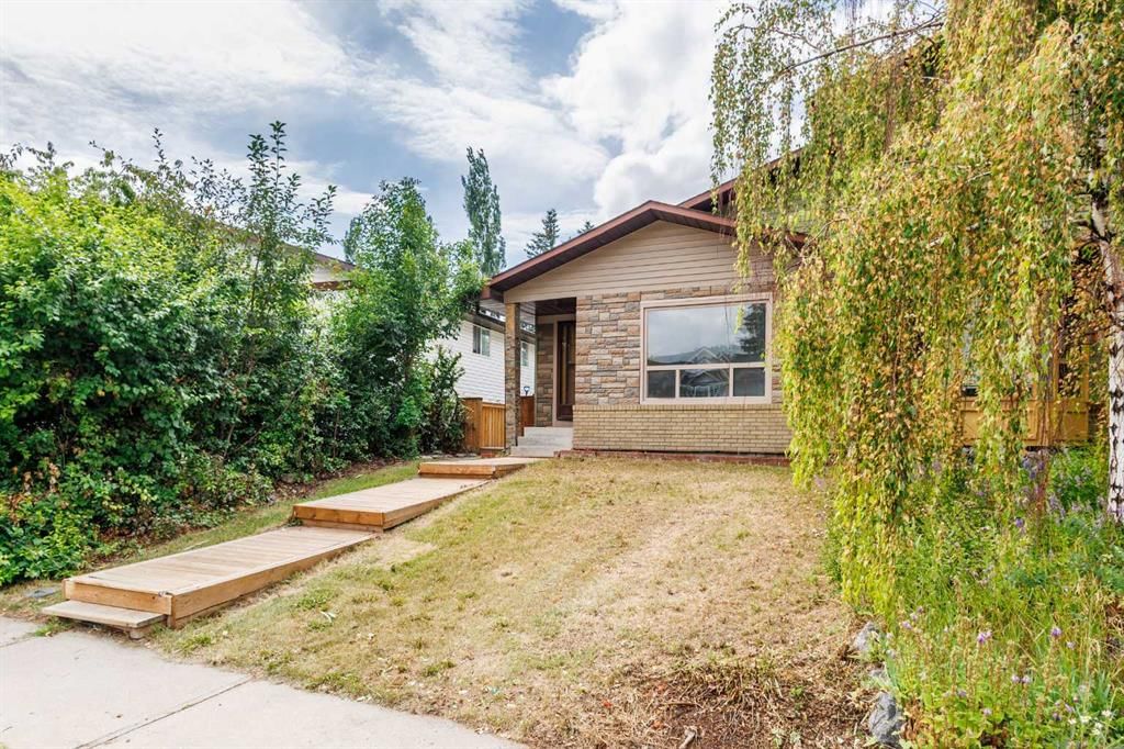 13 Bernard Drive NW, Calgary — photo 2 of 33