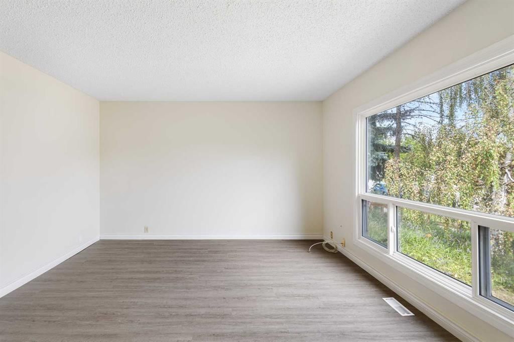 13 Bernard Drive NW, Calgary — photo 5 of 33