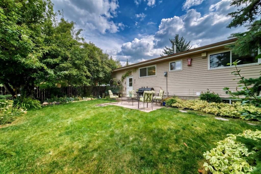 631 Brookpark Drive SW, Calgary — photo 4 of 40