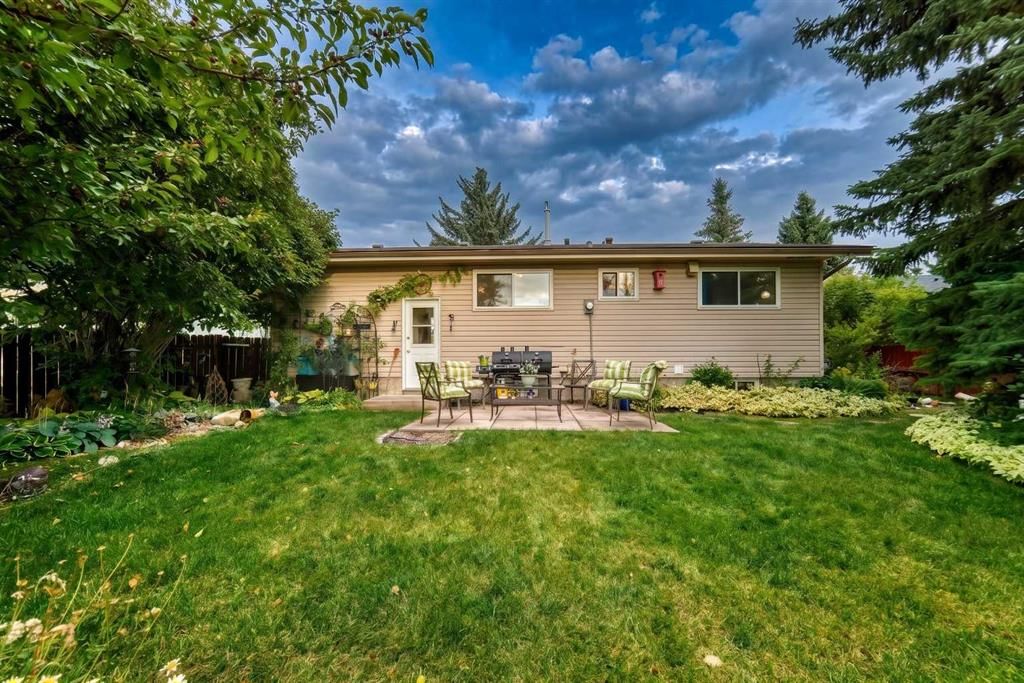 631 Brookpark Drive SW, Calgary — photo 5 of 40