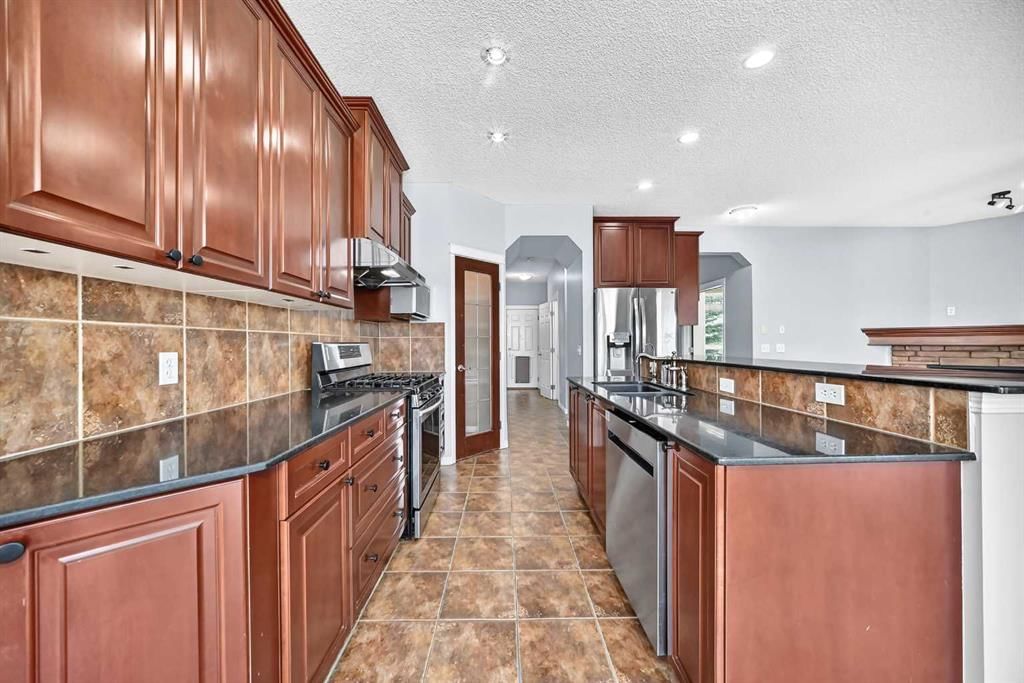 214 Royal Birch Heath NW, Calgary — photo 3 of 37