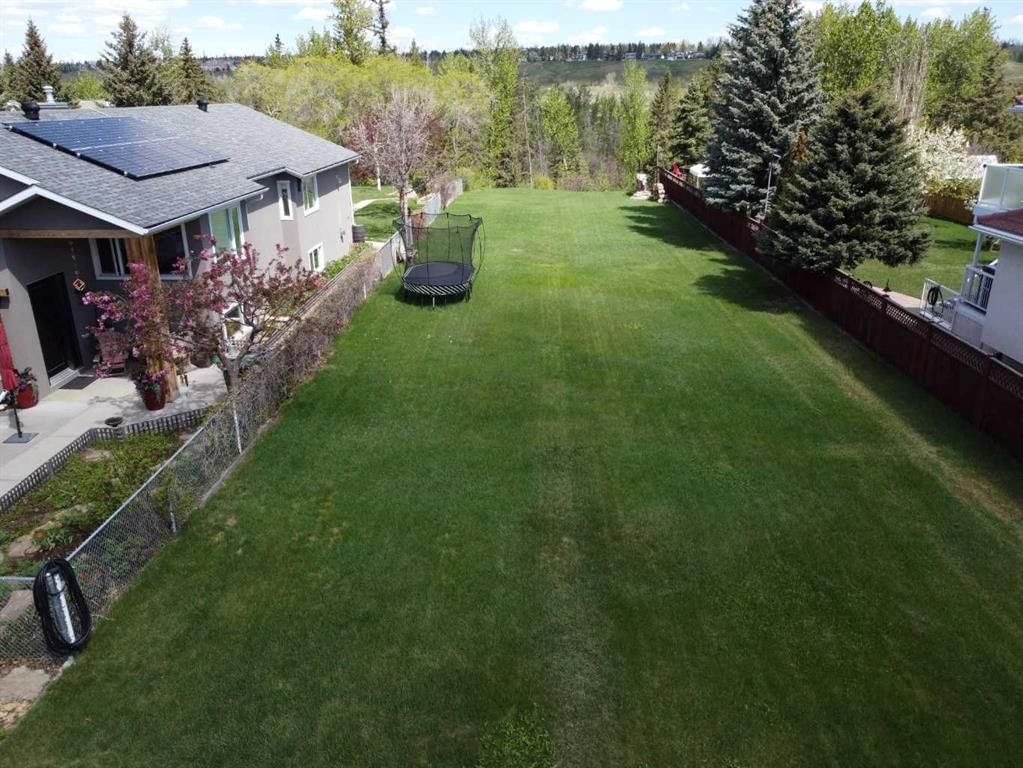 8520 48 Avenue NW, Calgary — photo 3 of 9