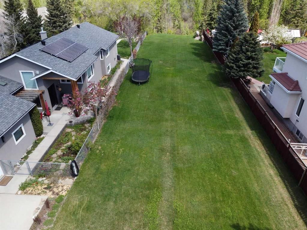 8520 48 Avenue NW, Calgary — photo 4 of 9