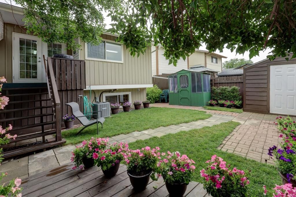 4325 58 Street NE, Calgary — photo 3 of 34