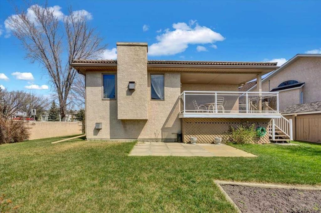 531 Sierra Morena Court SW, Calgary — photo 3 of 49