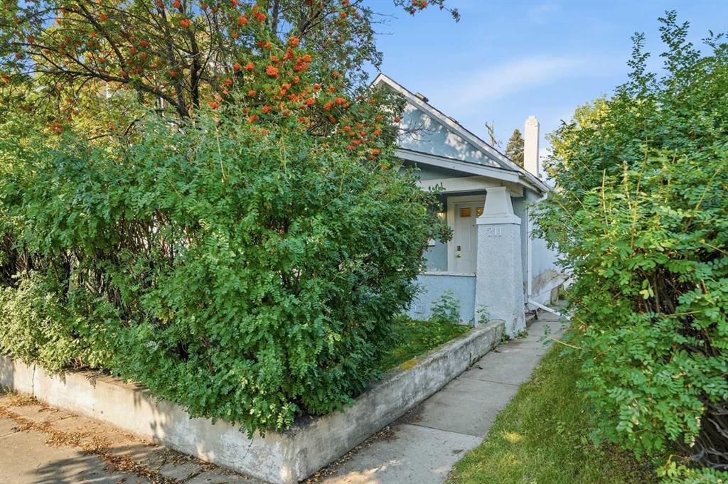 211 7 Street NE, Calgary — photo 2 of 27