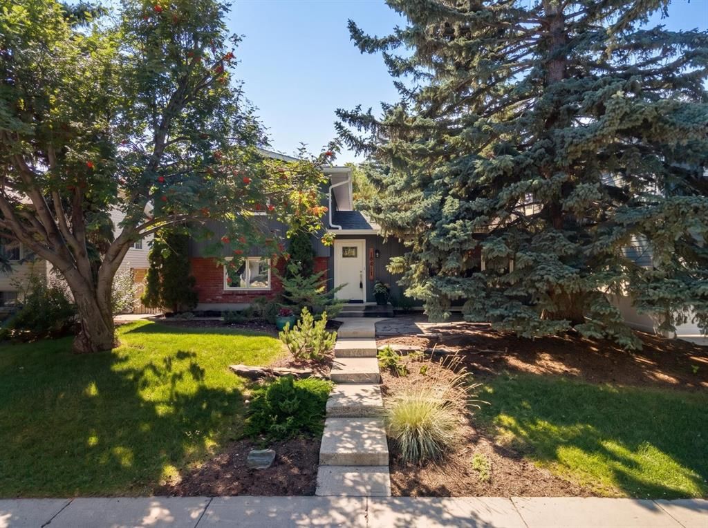 10411 Maplemont Road SE, Calgary — photo 3 of 50
