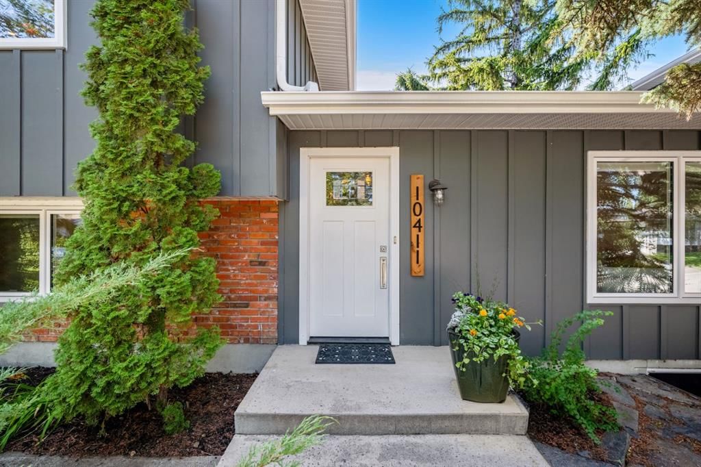 10411 Maplemont Road SE, Calgary — photo 4 of 50