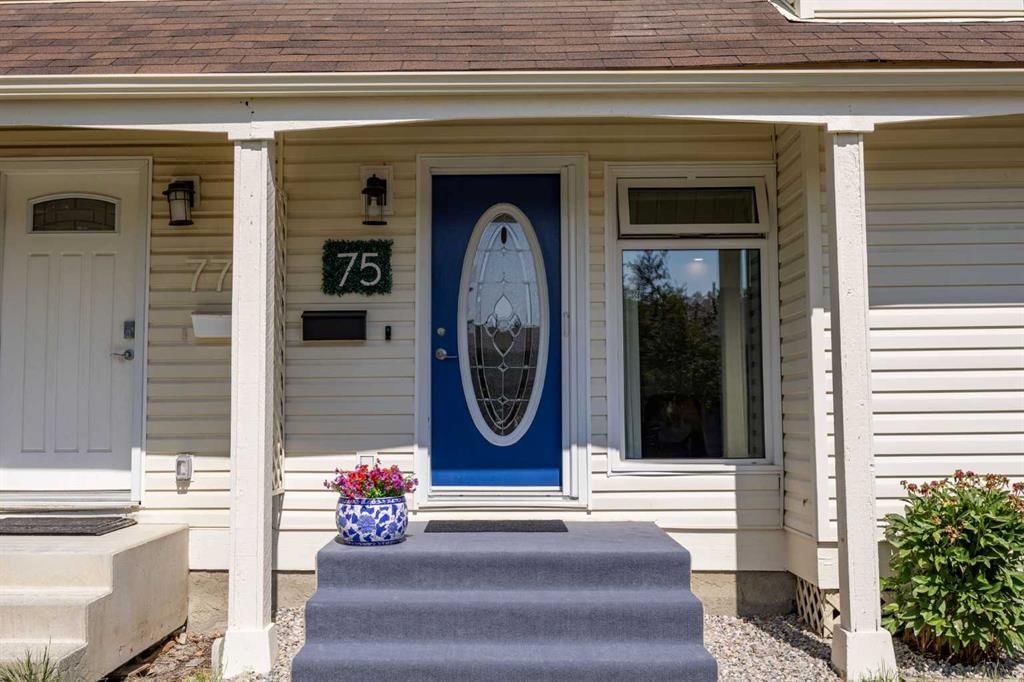 75 Woodhill Court SW, Calgary — photo 2 of 42