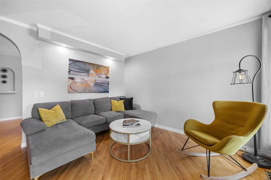 75 Woodhill Court SW, Calgary — photo 5 of 42