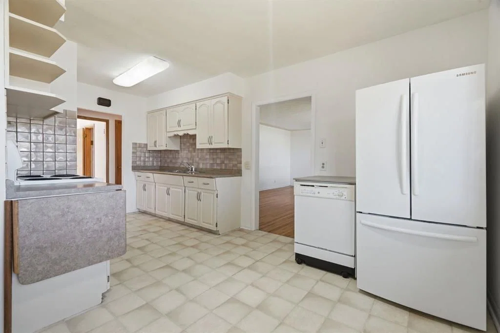 100 Westminster Drive SW, Calgary — photo 4 of 37