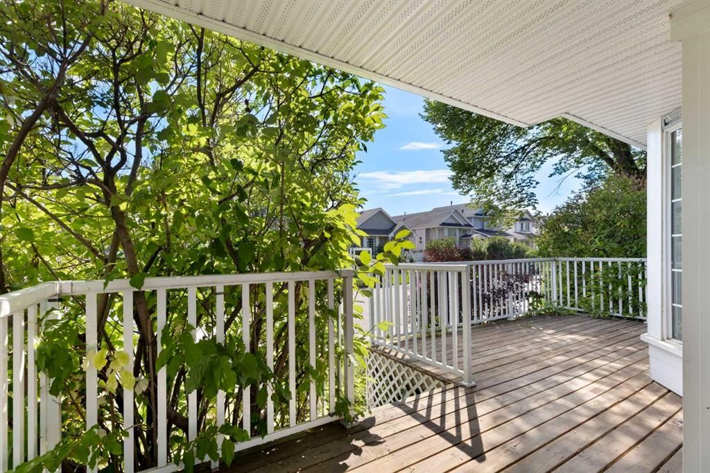 90 Martinridge Crescent NE, Calgary — photo 4 of 41
