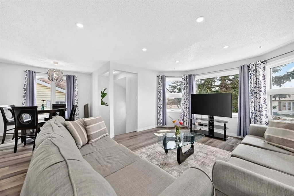 76 aberfoyle Close NE, Calgary — photo 5 of 42