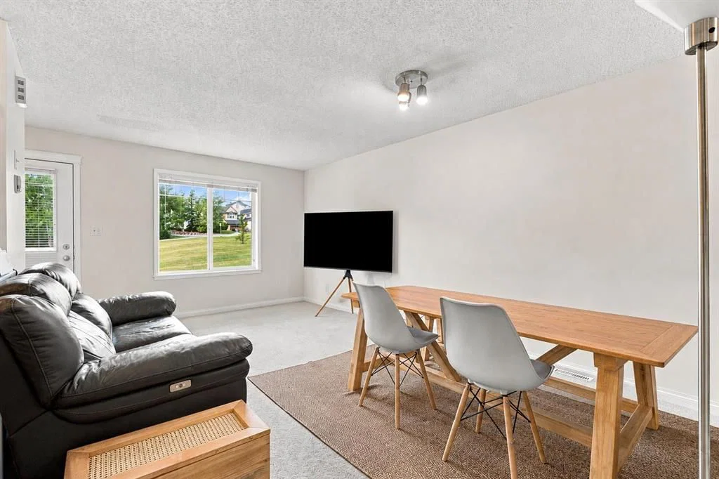 106 Panamount Drive NW, Calgary — photo 4 of 35