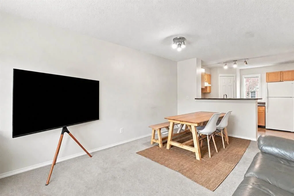 106 Panamount Drive NW, Calgary — photo 5 of 35