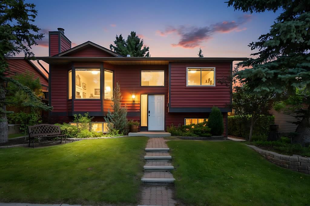 124 Macewan Drive NW, Calgary — photo 2 of 50