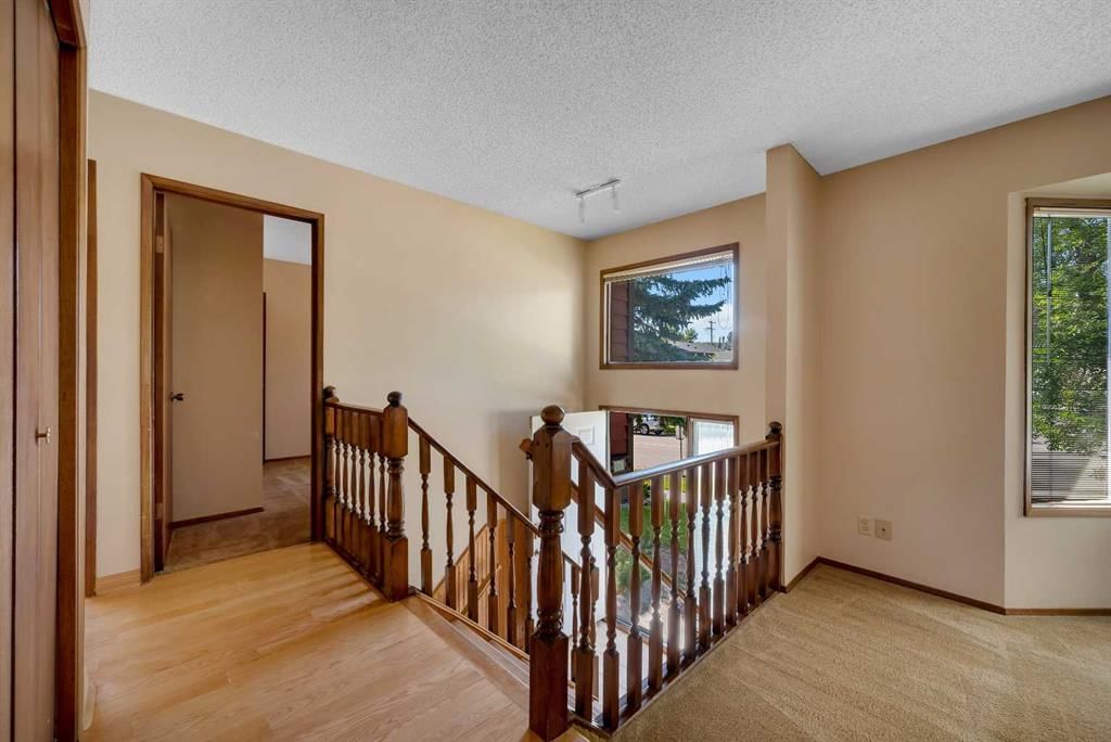 124 Macewan Drive NW, Calgary — photo 4 of 50